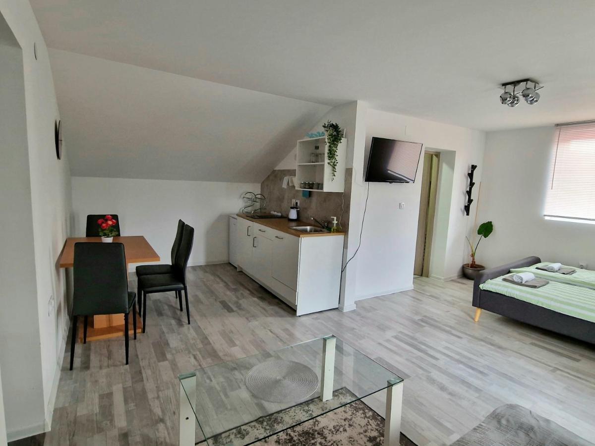 Apartman Castle Tusilovic Екстериор снимка